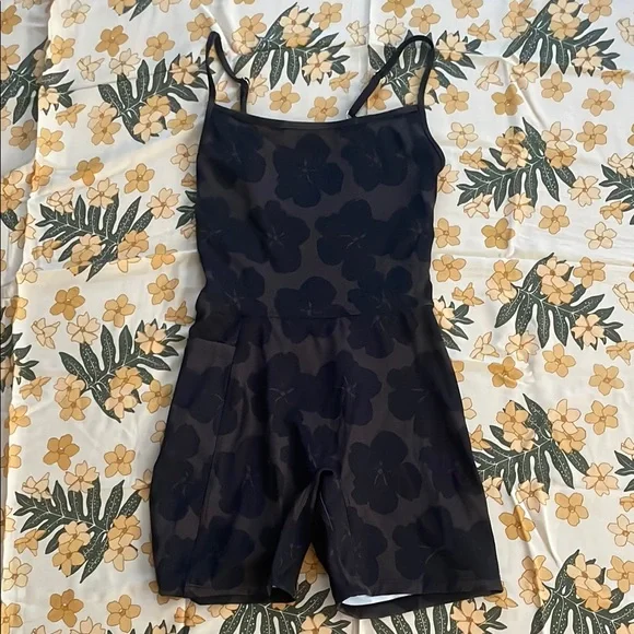 Benoa Body Floral Camo 5” Actuve Romper - Picture 1 of 3